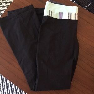 Size 10 lululemon boot cut pants. Flattering!
